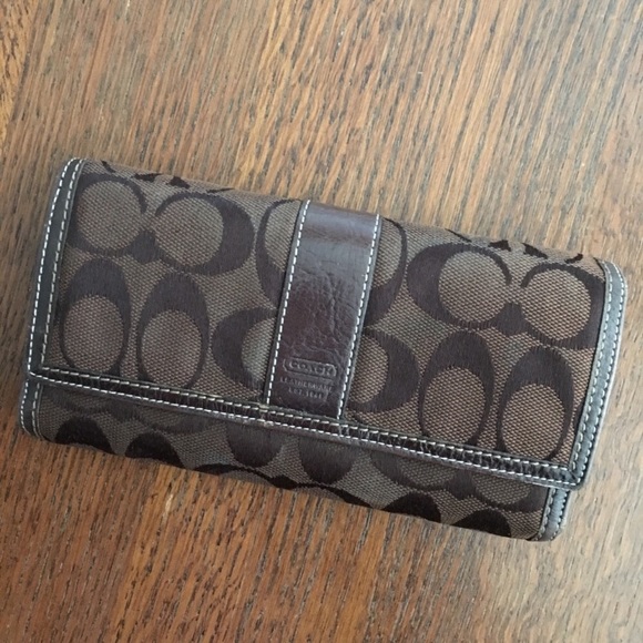 Coach | Signature Brown Trifold Wallet - Picture 1 of 7